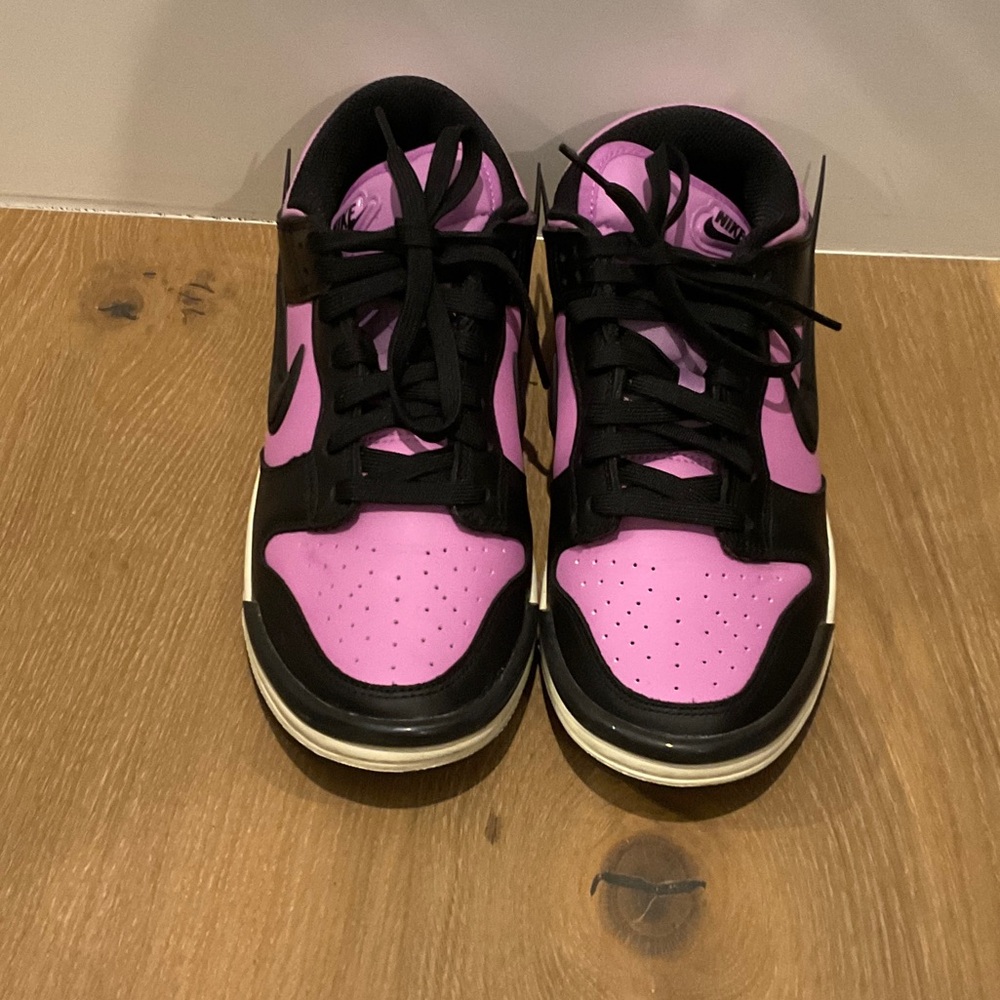 Nike Women’s Low-Top Sneakers in Pink and Black